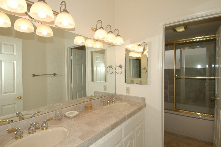 Double Vanity Upstairs Gest Wing Bath