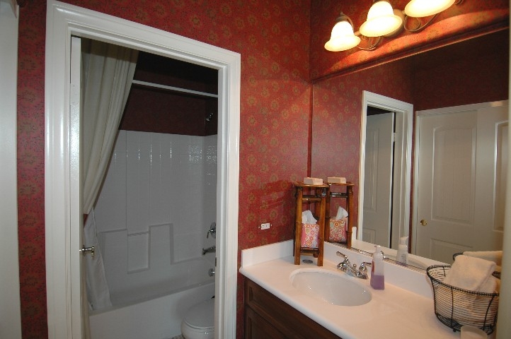 Private Guest Suite Bath...