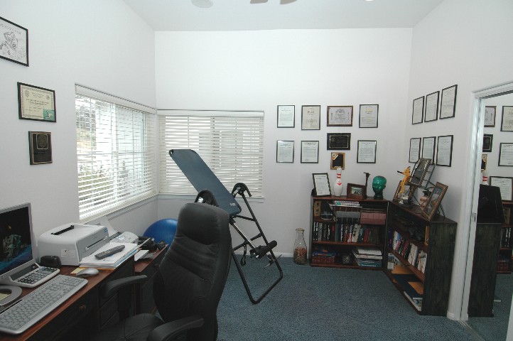 Guest Room # 2.... or Internet Command Center with Cat 5 and Cox Cable...